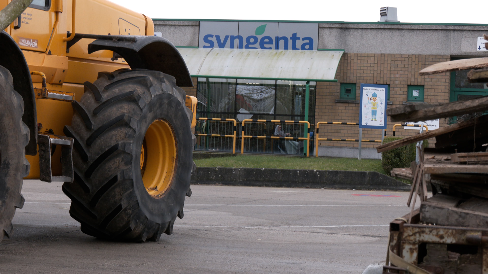 Seneffe : les agriculteurs de la FJA bloquent l'entreprise Syngenta
