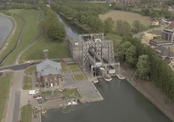 Passage sous l'ascenseur à bateaux n°4 fermé le 6 septembre 