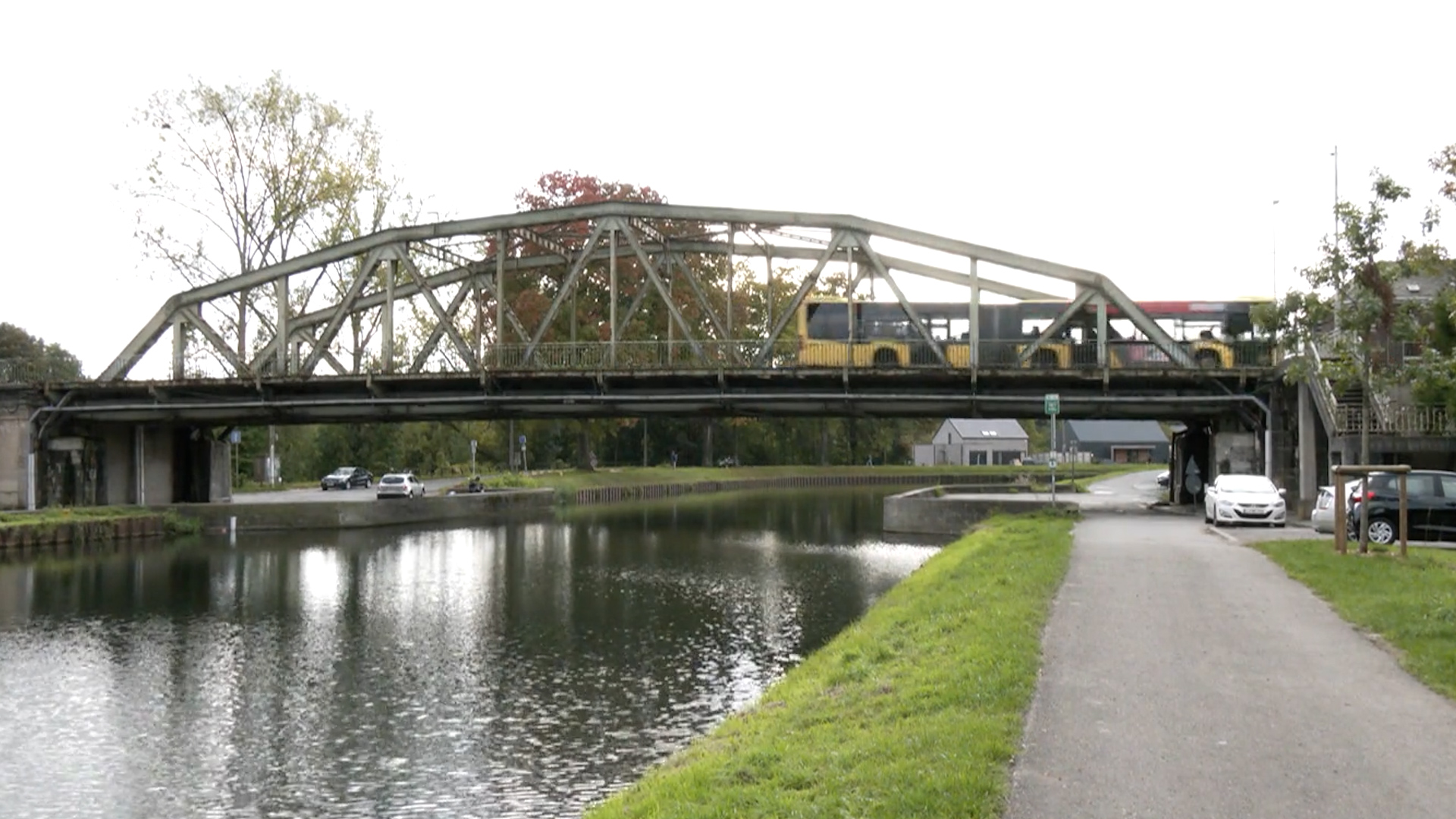 Pont Capitte : acheminement d’une grue de 500 tonnes pour le placement du pont provisoire