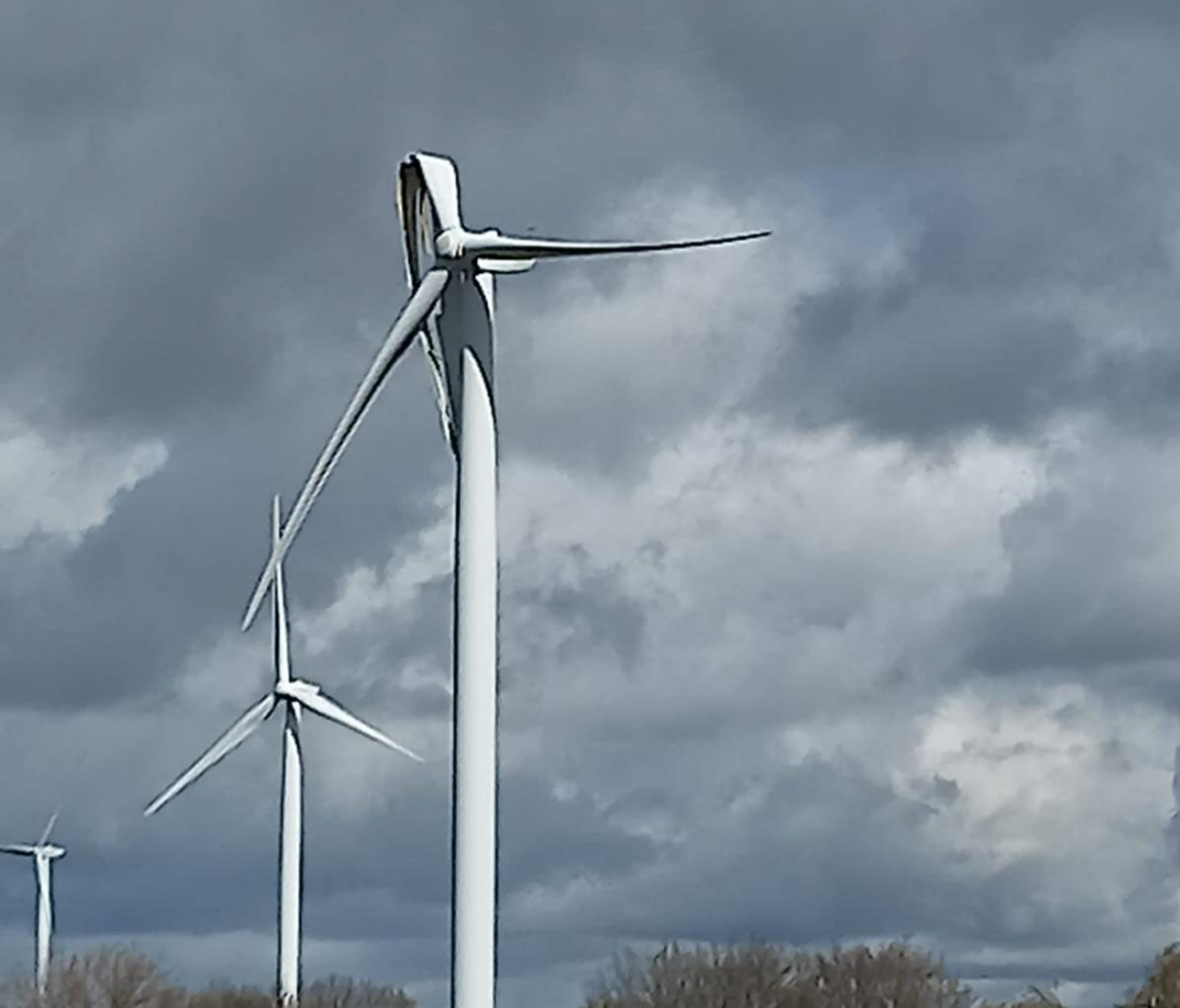 Feluy : bris de pale sur une éolienne