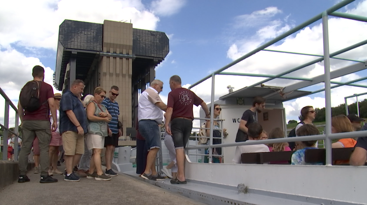 Réouverture des croisières sur le Canal du Centre historique