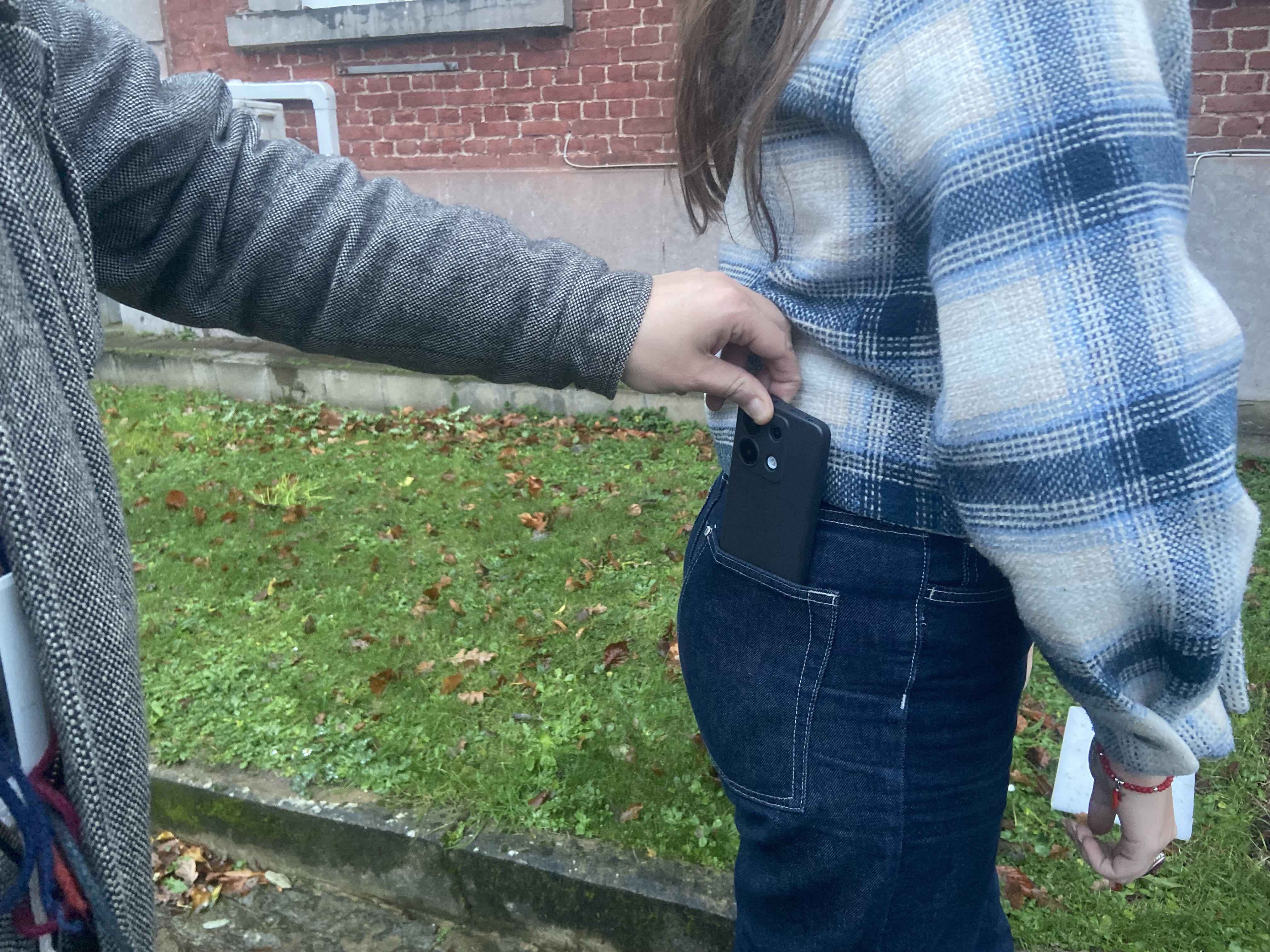 Police de La Louvière : deux suspects arrêtés pour vol d'appareils électroniques