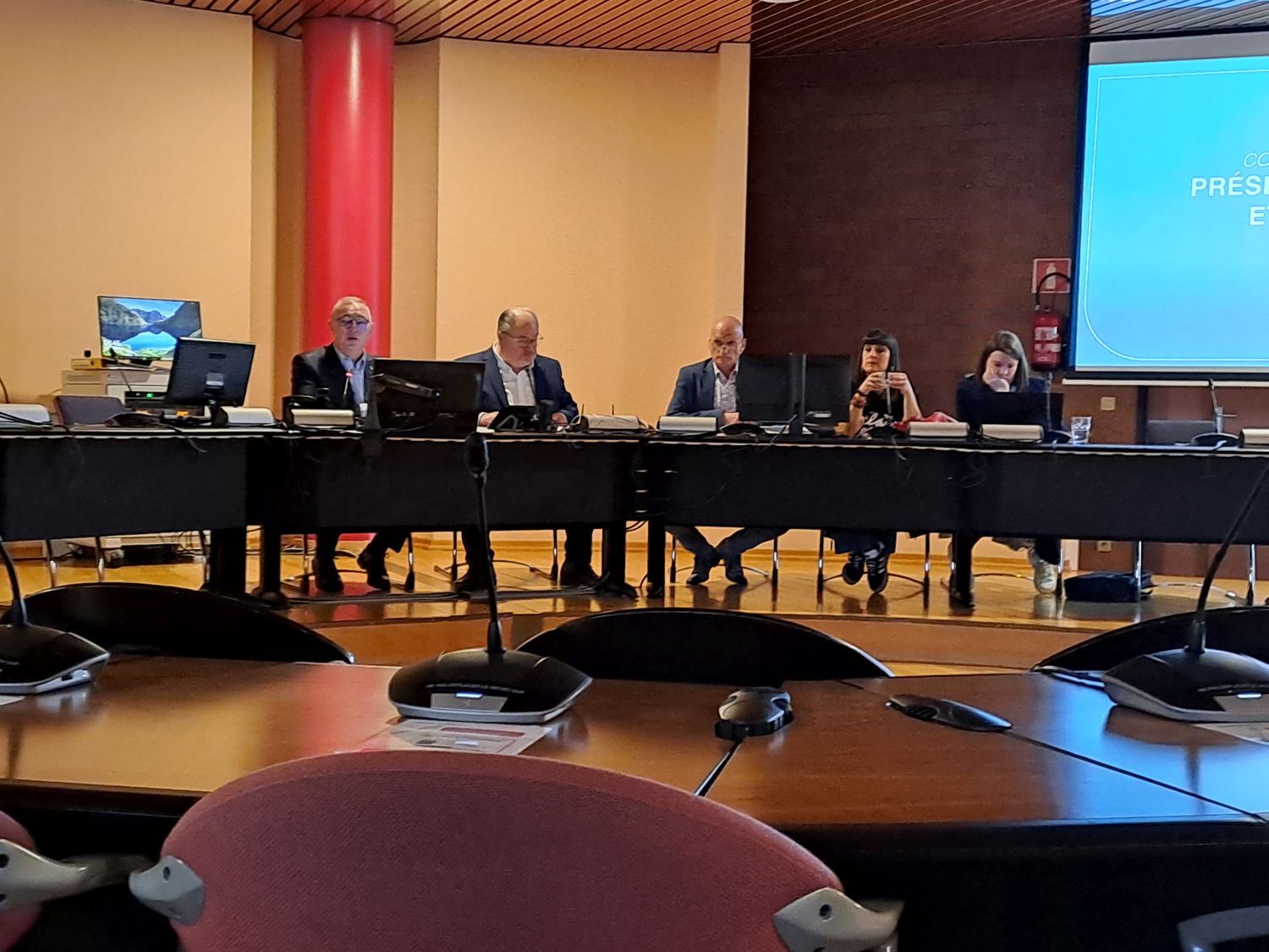 Gouvernance budgétaire, BBZ, compensation pour éviter de nouvelles taxes, focus sur le centre ville : Un budget 2025 sous pression à La Louvière