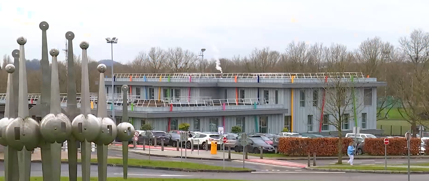 La Louvière : travaux d'asphaltage au futur giratoire "Tivo