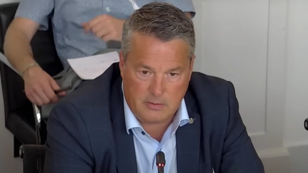 "Qu'est-ce qu'il vous prend?": Deux députés du Centre face à la ministre à propos de la réforme des médias de proximité