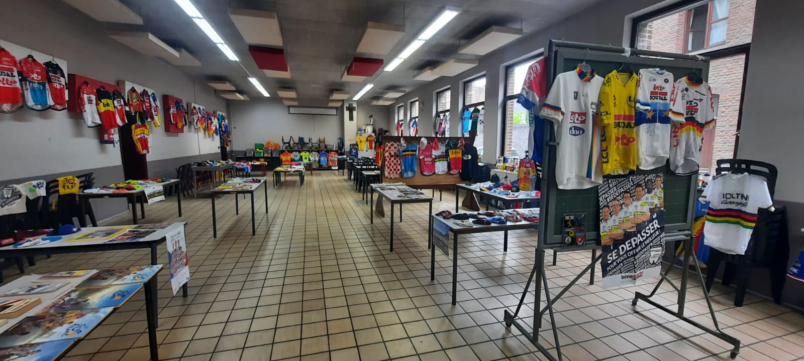 Soignies : les maillots des champions cyclistes s’exposent