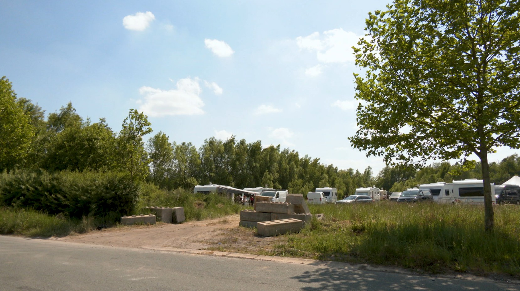 Marche-lez-Écaussinnes : les gens du voyage n'ont toujours pas levé le camp malgré la décision judiciaire