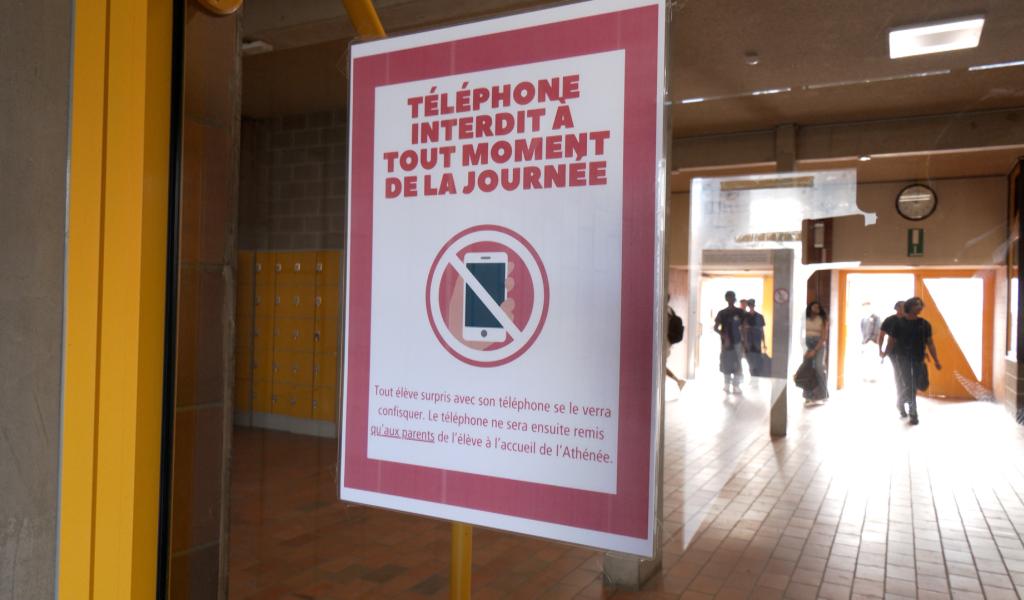 Rentrée dans l'enseignement secondaire: le Smartphone reste dans le cartable à l'APLL