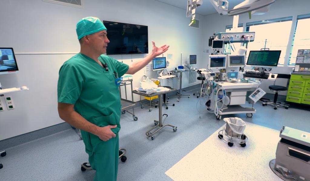 CHU Tivoli : visite de l'aile K avec deux praticiens