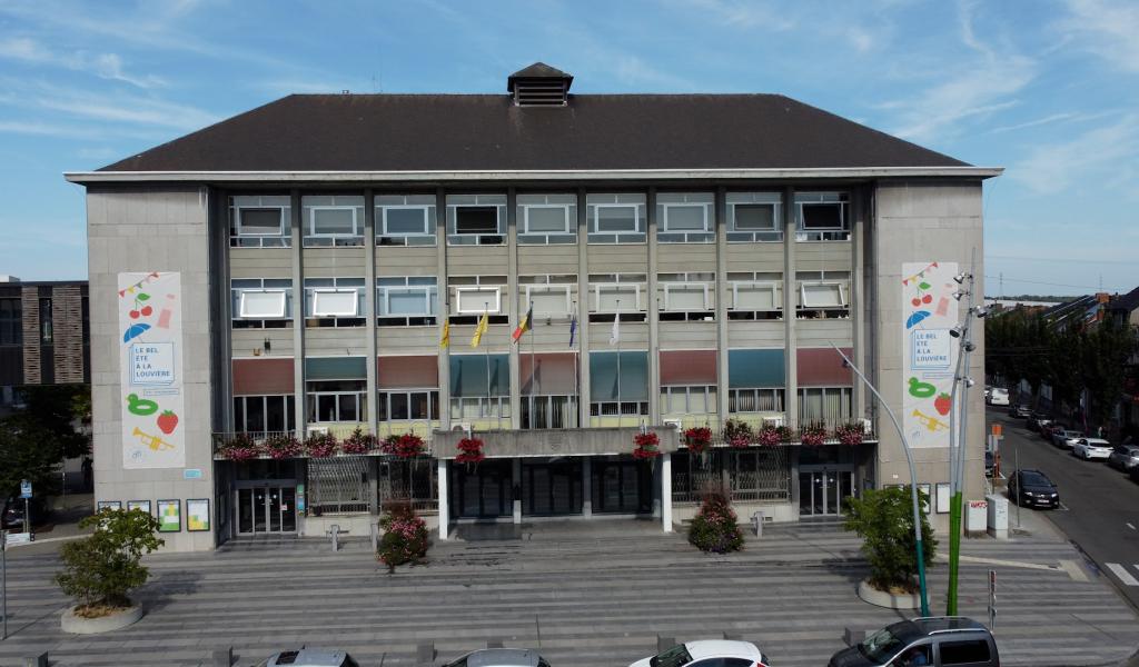 Modification budgétaire à La Louvière : moins d'argent vers le CPAS mais des millions de provisions et des dépenses évitées