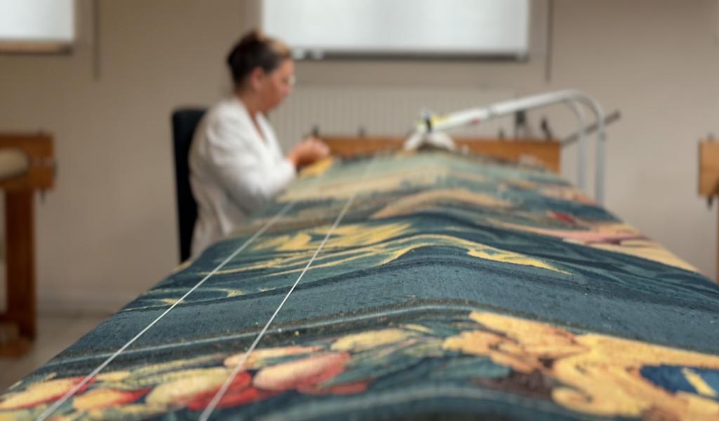 Mariemont : une tapisserie du 16e siècle en restauration à Malines