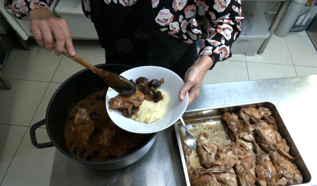 Soignies : le "lapin à prônes", tradition de la Simpélourd