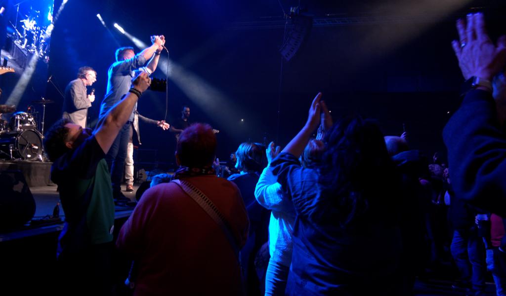 #Faites du bruit : ambiance festive au Louvexpo en soutien à Antenne Centre