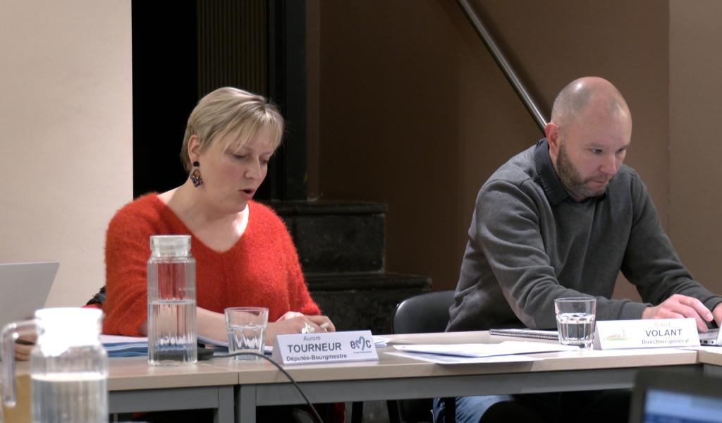 Plan stratégique 2025 - 2030 à Estinnes: un premier terrain synthétique pour le foot à 3 millions d'euros, un Facebook local