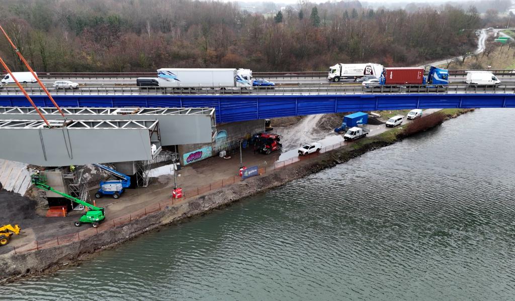 Autoroute E42 : la reconstruction du pont a débuté