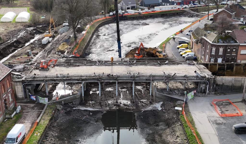Pont Capitte: la démolition bat son plein