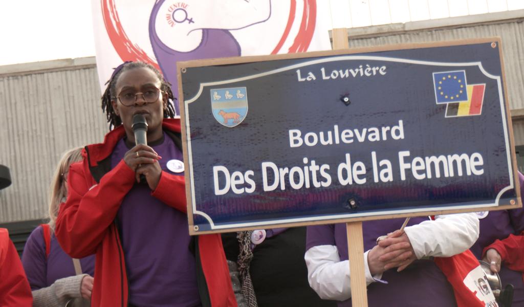 Droits des femmes : des tracts et une marche pour sensibiliser à La Louvière