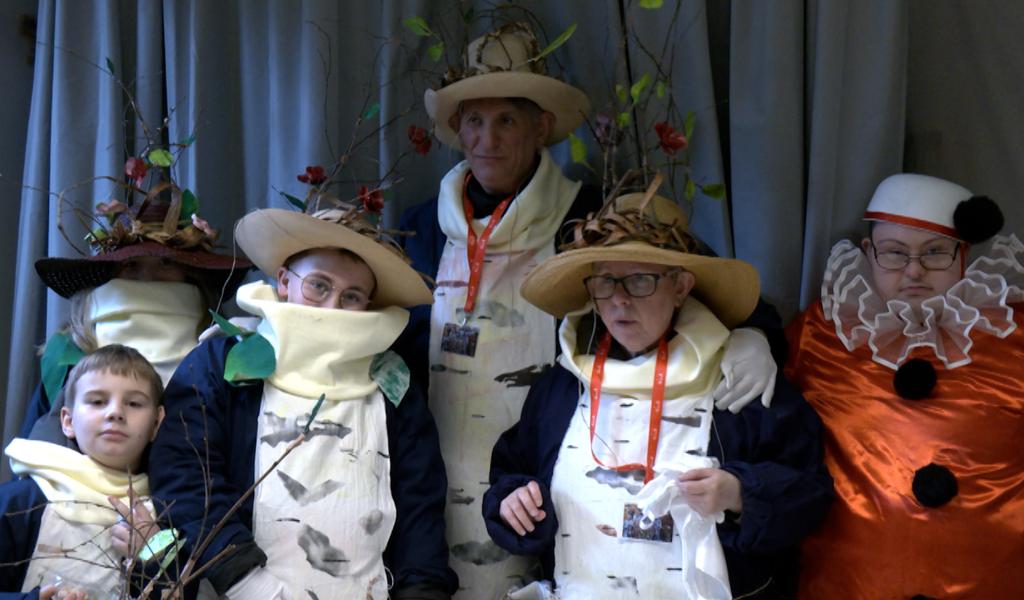 Laetare : Habillage des "Passeurs de folklore"