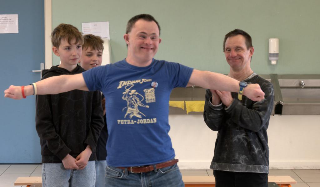 Des animations d’improvisation entre des élèves de 6e primaire et des comédiens de la Fondation Reine Fabiola