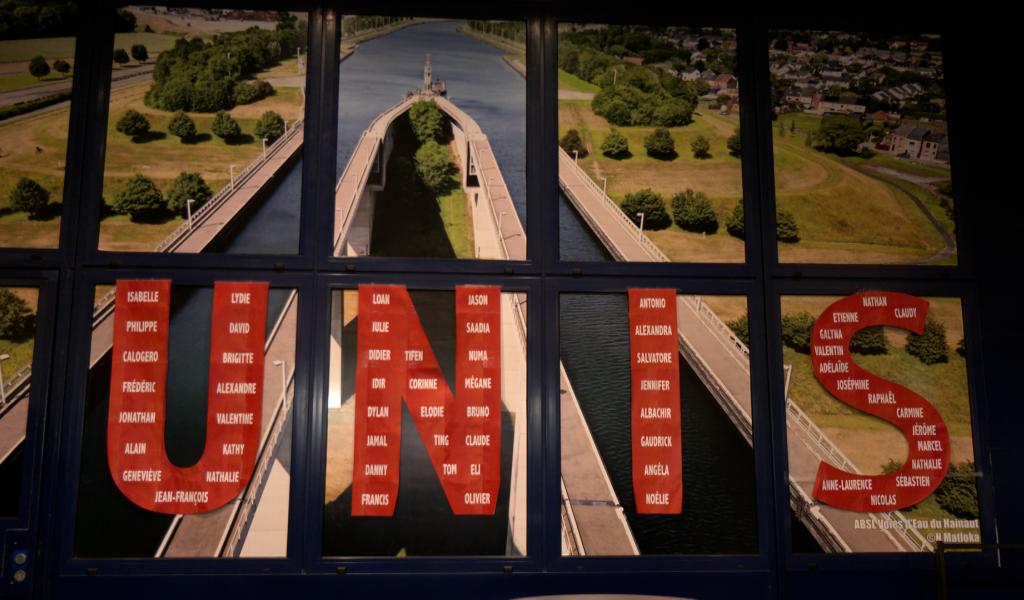 Fin des activités des Voies d'Eau du Hainaut: les travailleurs se sont réunis une dernière fois à Strépy-Thieu