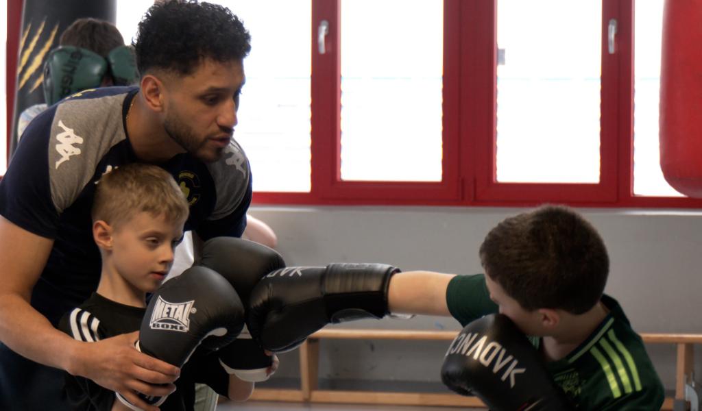 Boxing club Bogota : immersion dans la boxe cubaine
