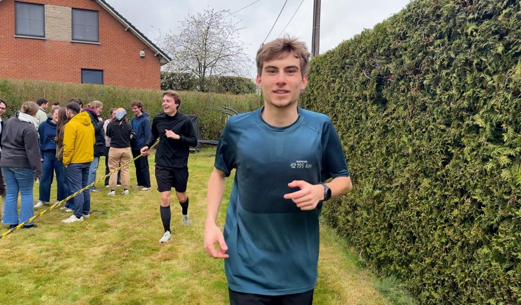 Neufvilles: Louis court un marathon dans son jardin pour la maladie de Charcot