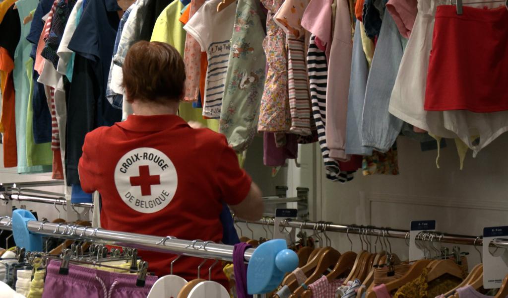 Binche : la Croix-Rouge ouvre sa nouvelle vestiboutique