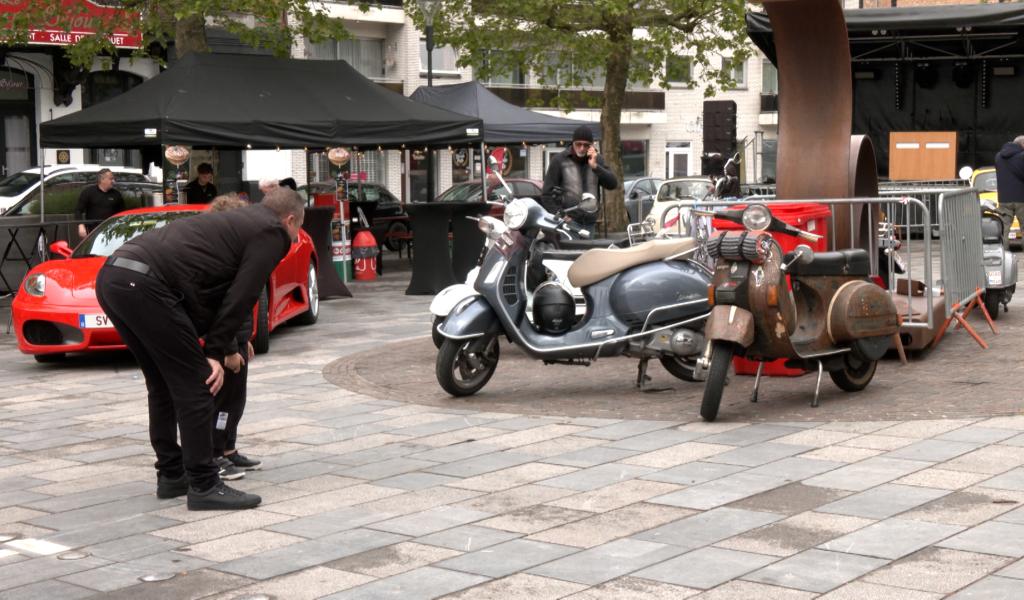 Morlanwelz: des modèles de Vespa et de Ferrari sur la place Albert 1er pour la 8e édition de Voyager en Italie