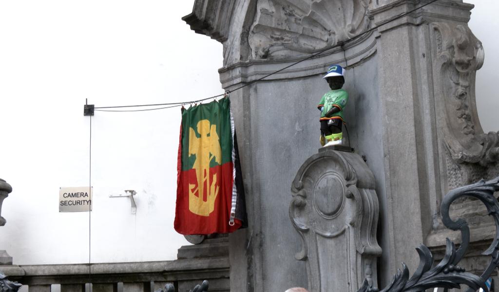 Un nouveau costume "Tous à bord" pour le Manneken Pis