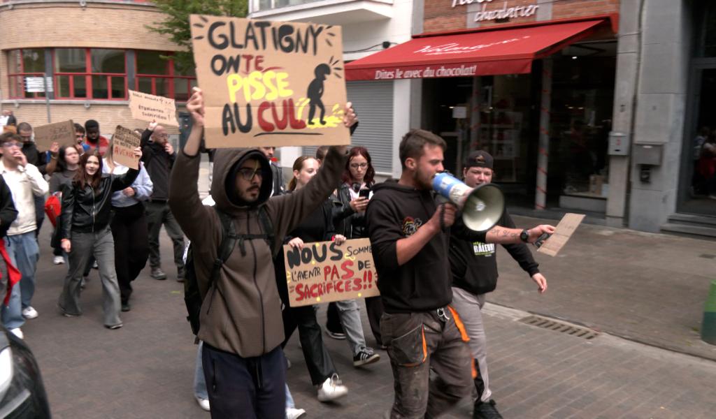 La Louvière : des élèves manifestent contre le décret-programme