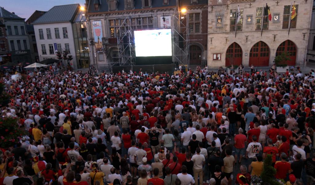 Binche : un succès pour les matchs diffusés sur la Grand Place