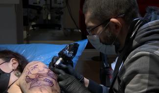 La Louvière : les salons de tatouage à nouveau fermés