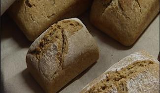 Casteau : Du pain fabriqué dans une roulotte ! 
