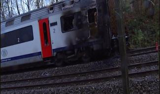 Morlanwelz : une voiture happée par un train.