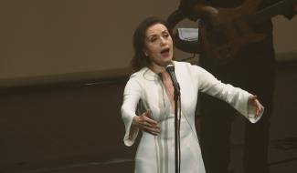 Rencontre avec Luz Casal qui chantera à La Louvière