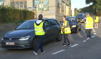 Ronquières : opération bonbons pour plus de sécurité devant l'école