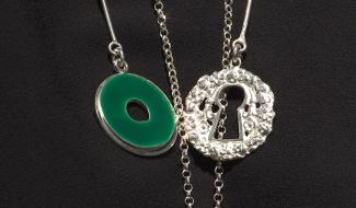 Christel Deliège : Des masques aux bijoux