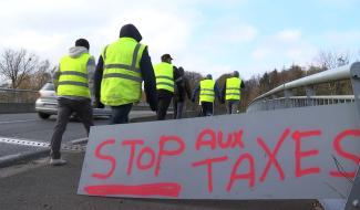 Seneffe-Feluy: les gilets jaunes bloquent toujours l entrée du site pétrochimique