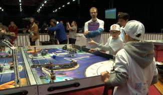 La Louvière: les élèves de l ISJ participent à une compétition de robotique (extrait de l Info Mag)
