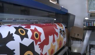 Binche : des stickers aux couleurs du carnaval pour vos façades