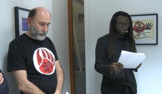 Lecture déambulatoire au Daily Bul à l'exposition Les Incongrus