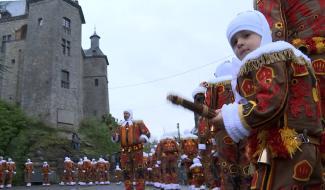Le Carnaval d'Ecaussinnes : vivre son folklore avec du coeur 