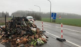 Seneffe : un camion de bananes prend feu 