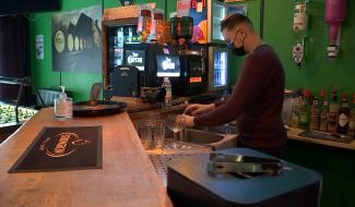 Bars et cafés : un secteur lésé ?