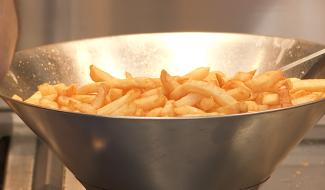 Le covid-19 impacte aussi les friteries 