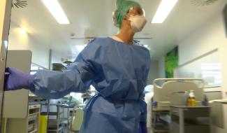 Des infirmiers en médecine de guerre