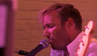 Pause musicale : Gérald Genty enchante la Verrerie à Braine-le-Comte