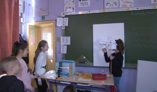 LA LOUVIERE : Un court-métrage de cinéma en ombres filmées à l'école St Antoine. 