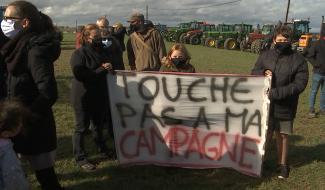 Louvignies: les agriculteurs s'opposent au tracé de "la Boucle du Hainaut".