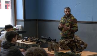 La Louvière: la force aérienne débarque à l'Institut Saint Joseph